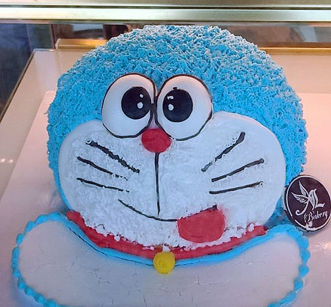 Bánh kem tạo hình 3D chú mèo máy Doremon tròn xoe đáng yêu