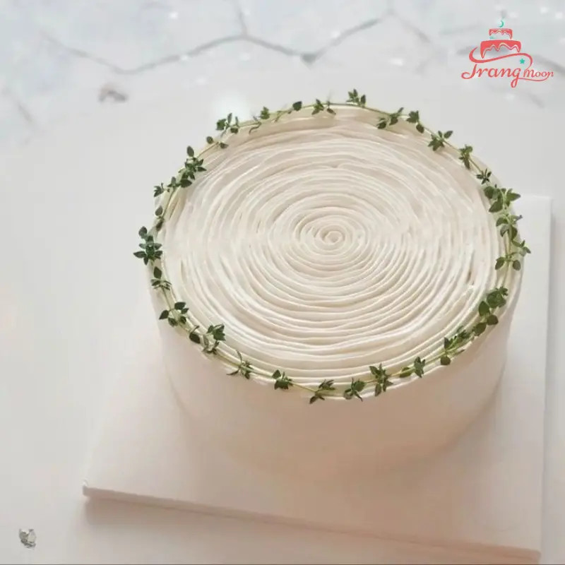 Bánh kem tone trắng đen tạo hình độc đáo