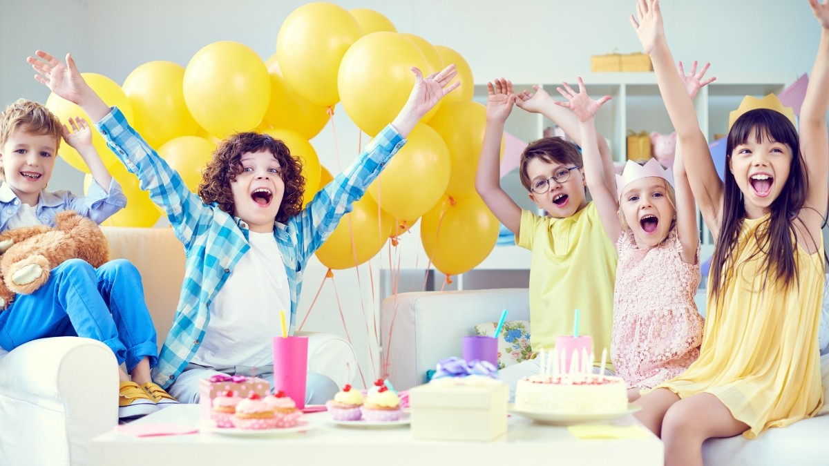 Bánh kem và lời chúc bạn sinh nhật dài, sâu sắc từ bạn bè