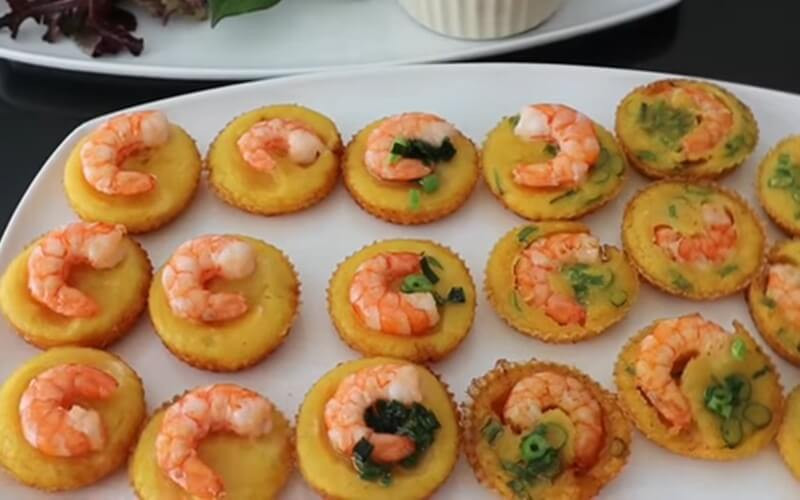 Bánh khọt vàng ươm từ bột gạo đặc sản miền Trung