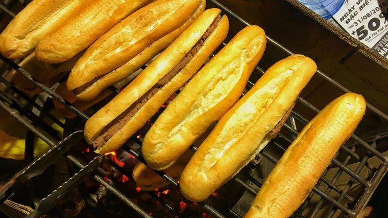 Bánh mì cay Lạch Tray, hương vị ký ức tuổi thơ của nhiều người dân Hải Phòng.
