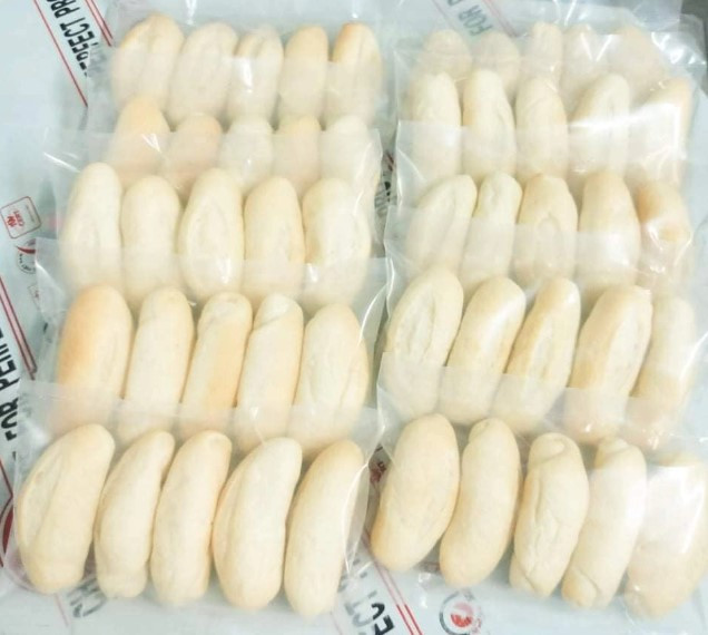 Bánh mì được bọc kín cẩn thận trước khi cho vào tủ lạnh để giữ độ tươi ngon