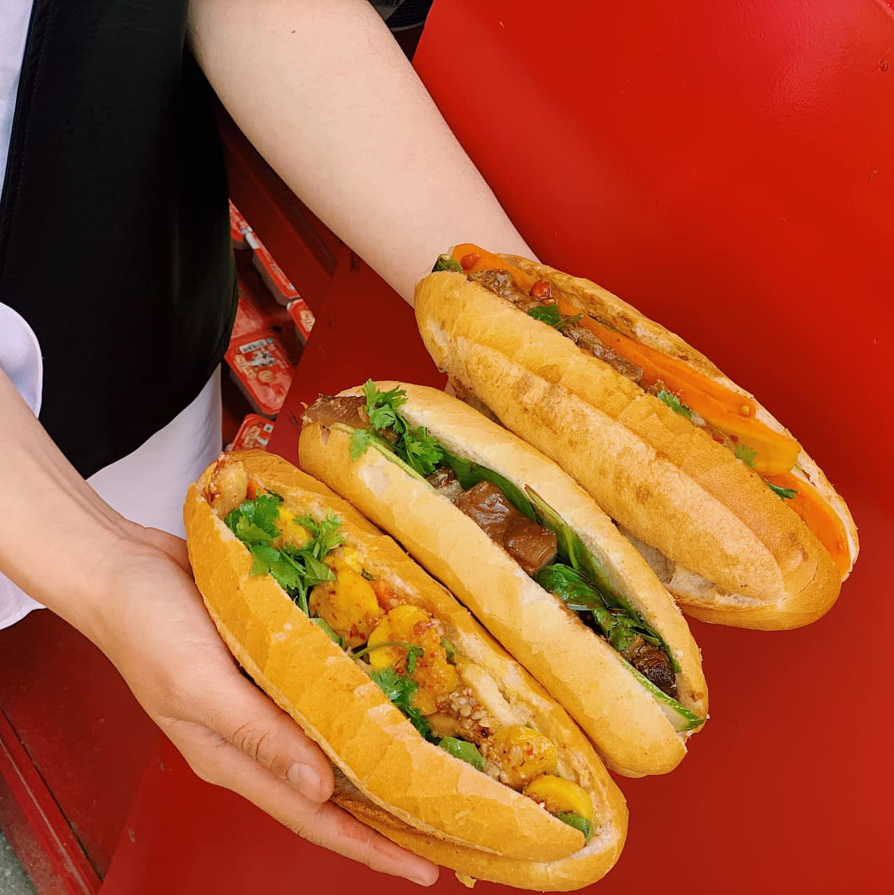 Bánh mì kẹp thịt đa dạng nhân, món đặc trưng tại Cối Xay Gió Đà Lạt