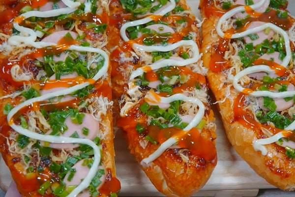 Bánh mì nướng muối ớt bằng chảo chống dính cũng rất ấn tượng