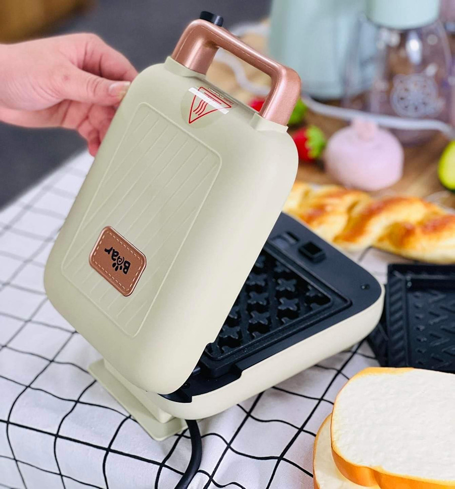 Bánh mì sandwich nướng vàng giòn thơm ngon từ máy làm bánh