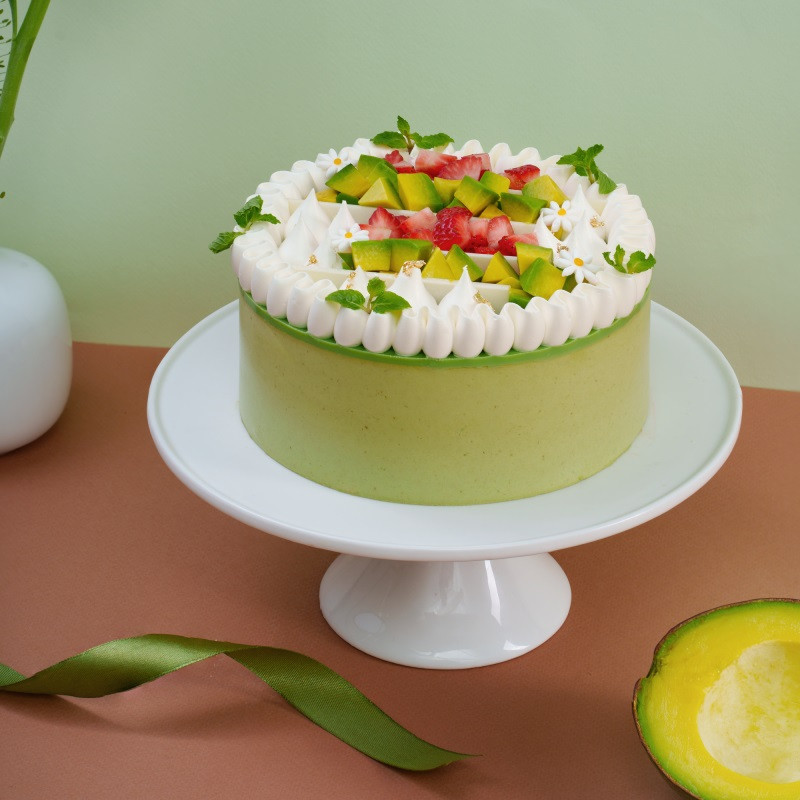 Bánh mousse bơ dâu cho bé trai 10 tuổi, trang trí dâu tây tươi
