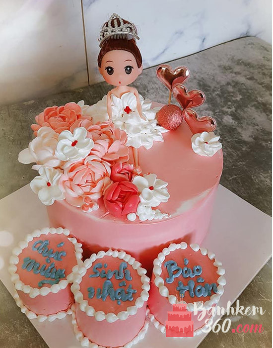 Bánh sinh nhật bé gái 3 tuổi trang trí hoa lá độc đáo