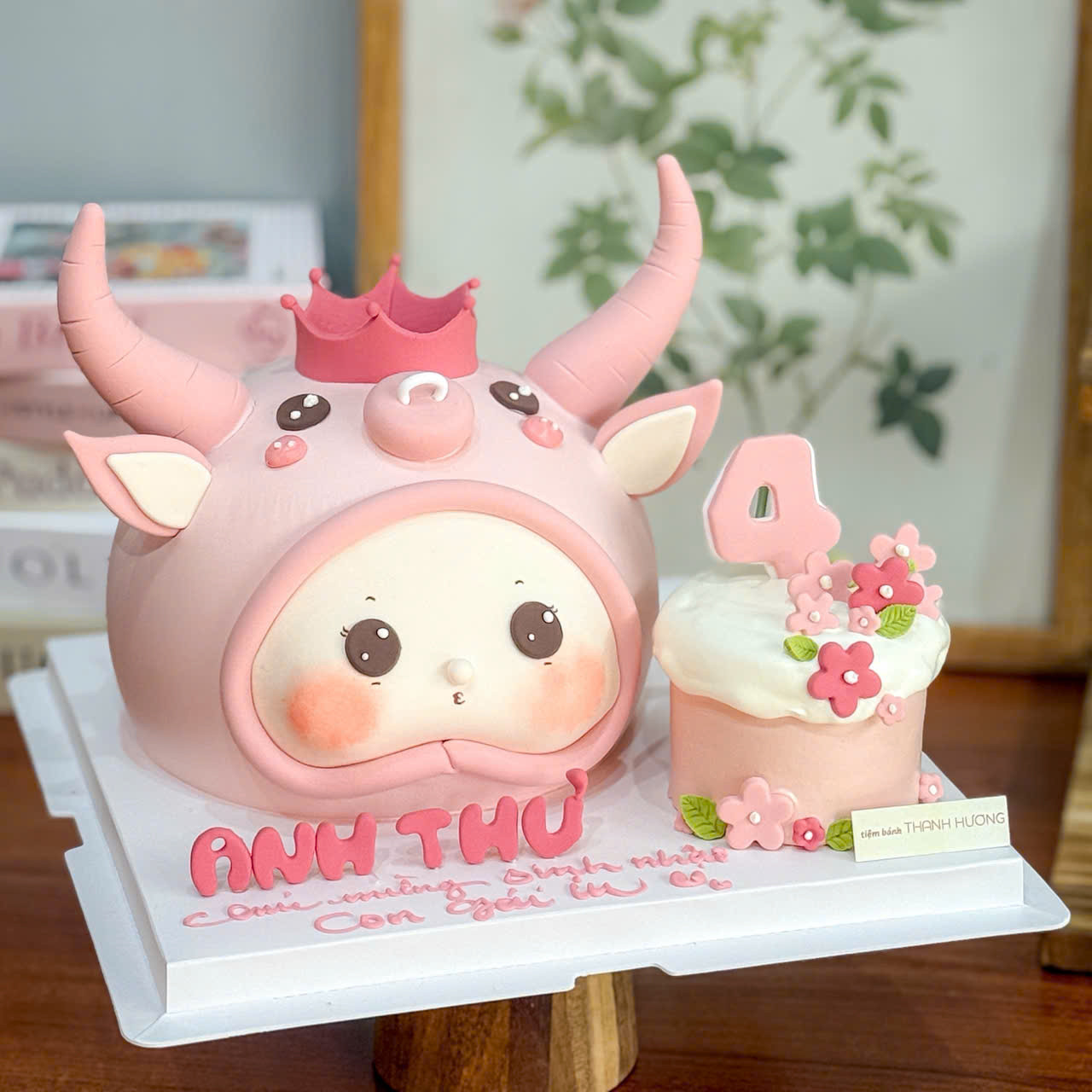 Bánh sinh nhật bé gái với hương vị socola và dâu tây tươi ngon
