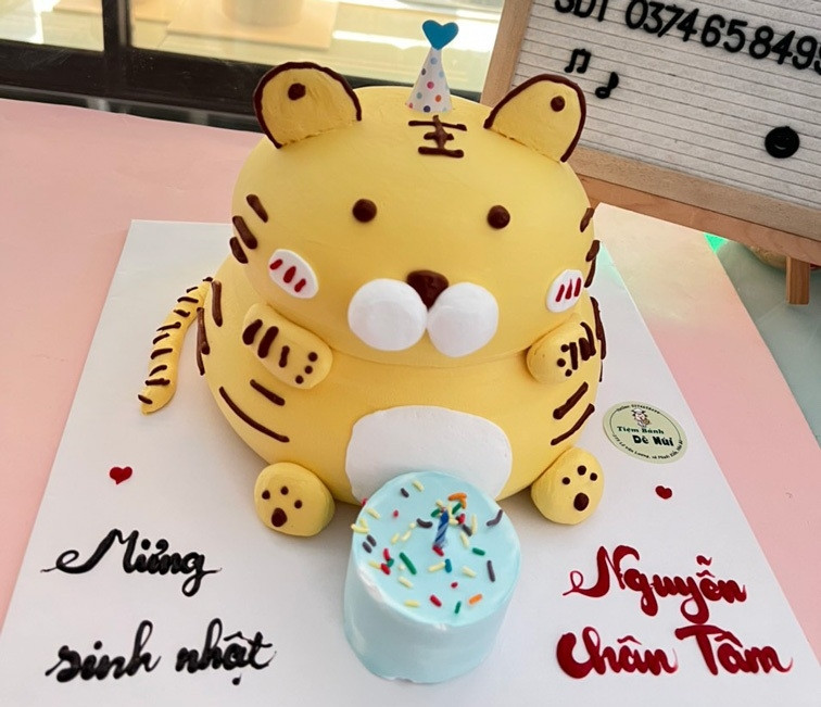 Bánh sinh nhật con mèo mặt mèo ngộ nghĩnh