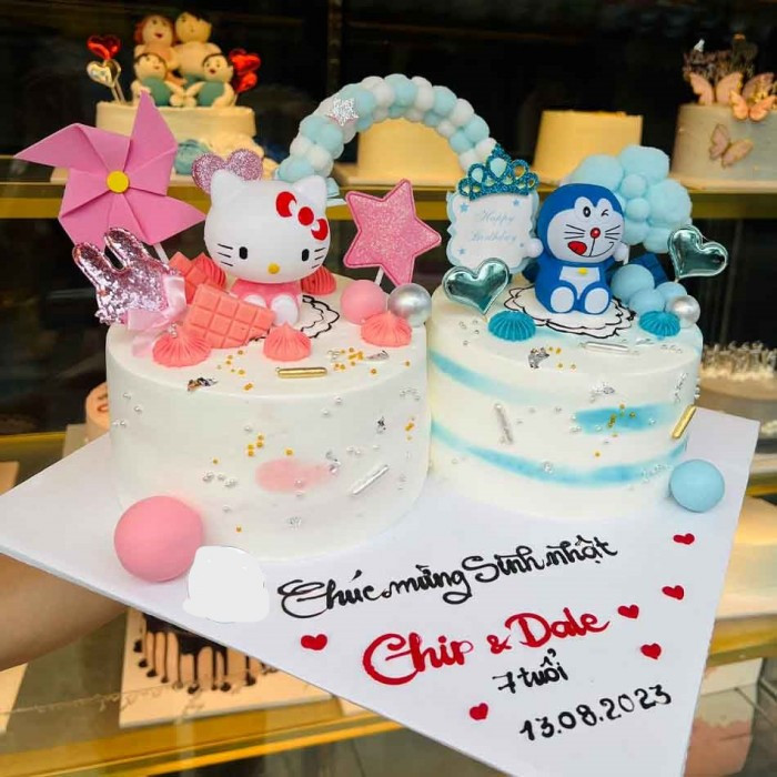 Bánh sinh nhật đôi với thiết kế độc đáo cho cặp song sinh nam nữ