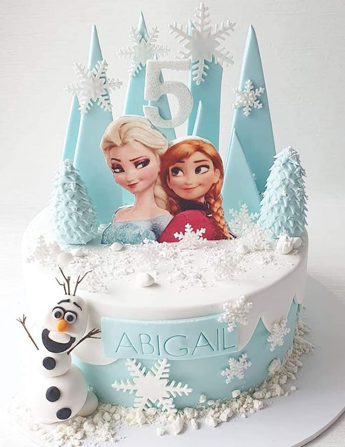 Bánh sinh nhật Elsa và Anna thể hiện tình chị em thân thiết