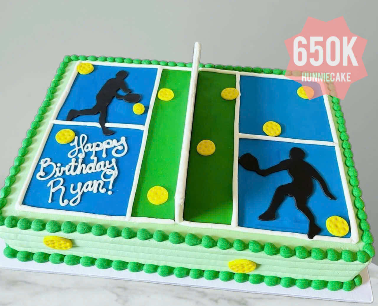 Bánh sinh nhật hình cúp Pickleball 3D màu vàng óng