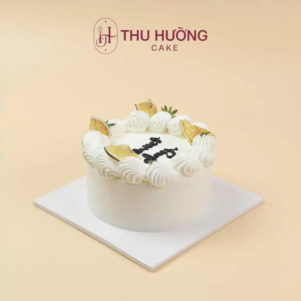Bánh sinh nhật hình nơ trắng với góc nhìn khác