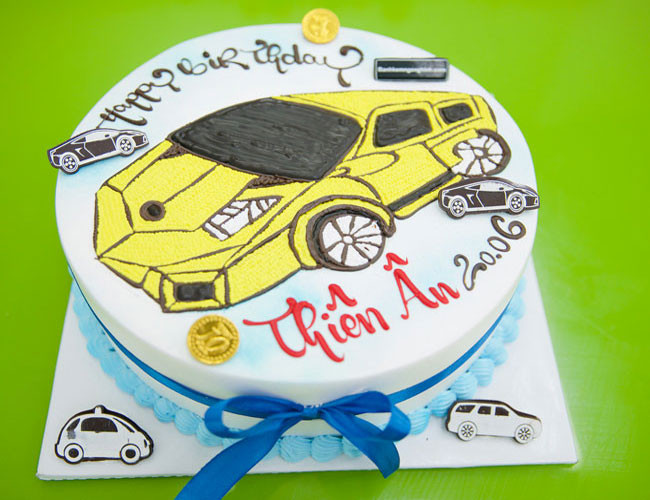 Bánh sinh nhật hình siêu xe Lamborghini