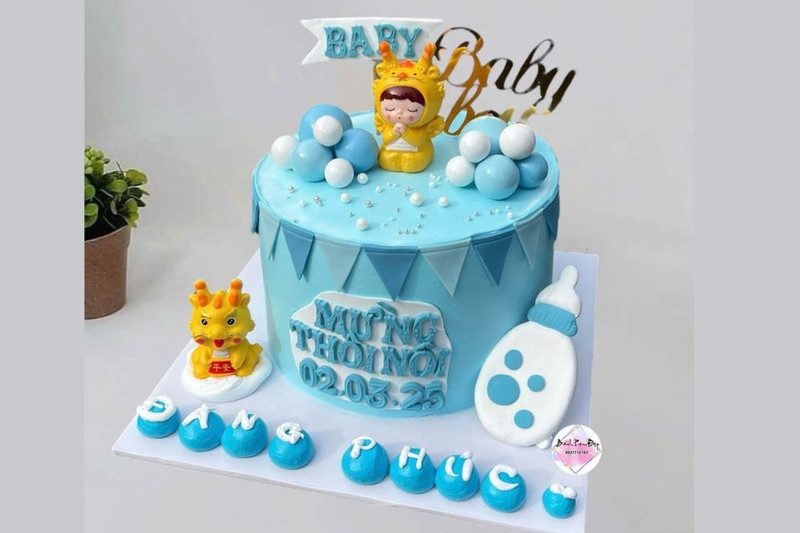 Bánh sinh nhật màu xanh dương chủ đề siêu anh hùng cho bé