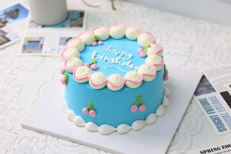 Bánh sinh nhật màu xanh pastel trang trí hoa cho phái nữ