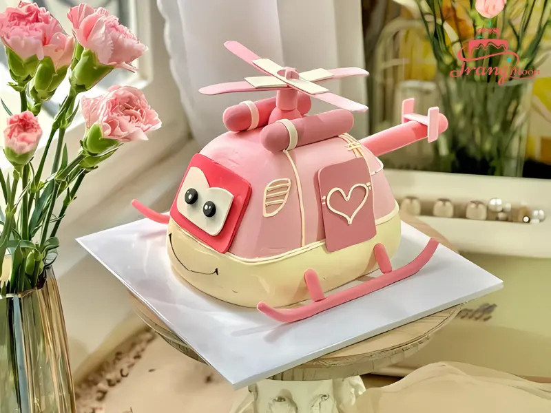 Bánh sinh nhật máy bay trực thăng đáng yêu cho bé trai