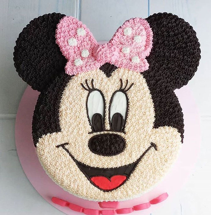 Bánh sinh nhật nàng chuột Minnie với chiếc nơ chấm bi xinh xắn