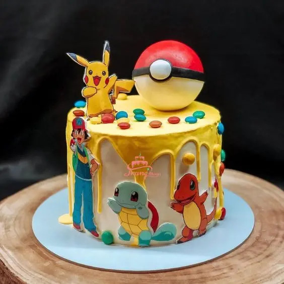 Bánh sinh nhật Pikachu đáng yêu với lớp kem vàng rực rỡ