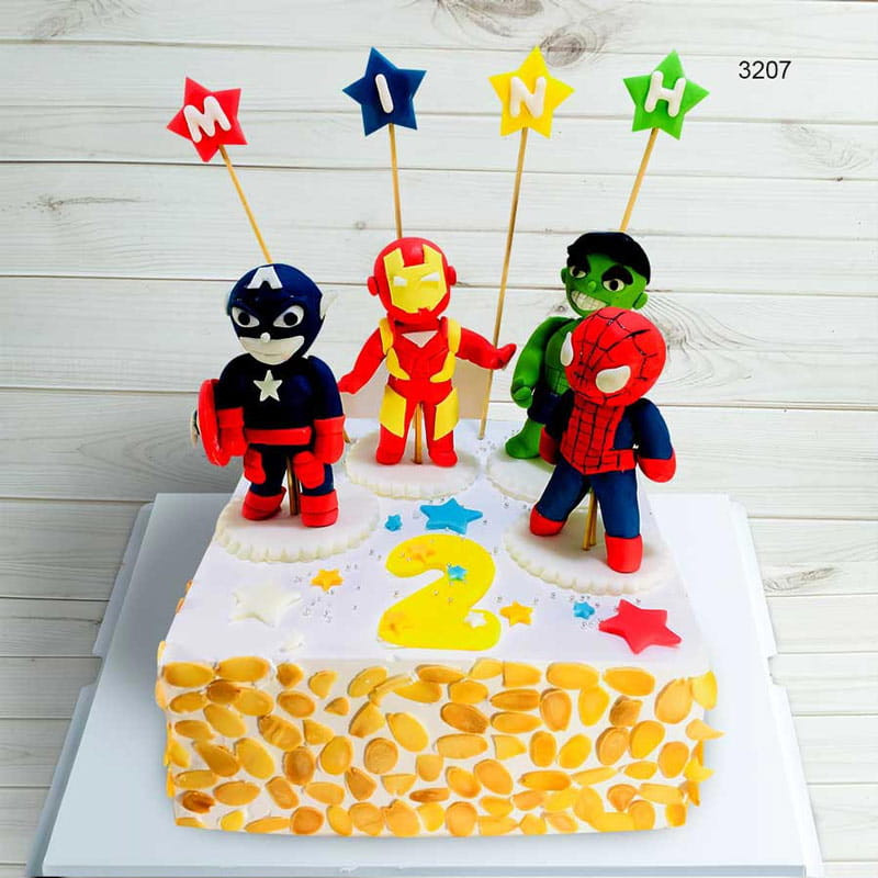 Bánh sinh nhật siêu anh hùng Marvel cho bé trai 9 tuổi