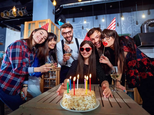 bánh sinh nhật và thiệp chúc mừng chị đồng nghiệp