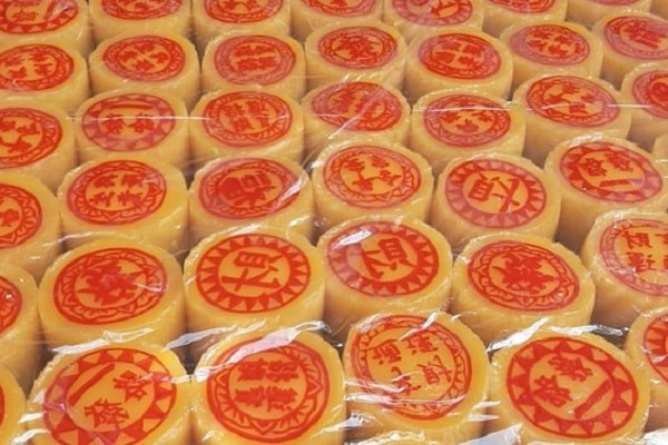 Bánh tổ vàng óng dâng cúng ngày Tết theo phong tục người Hoa