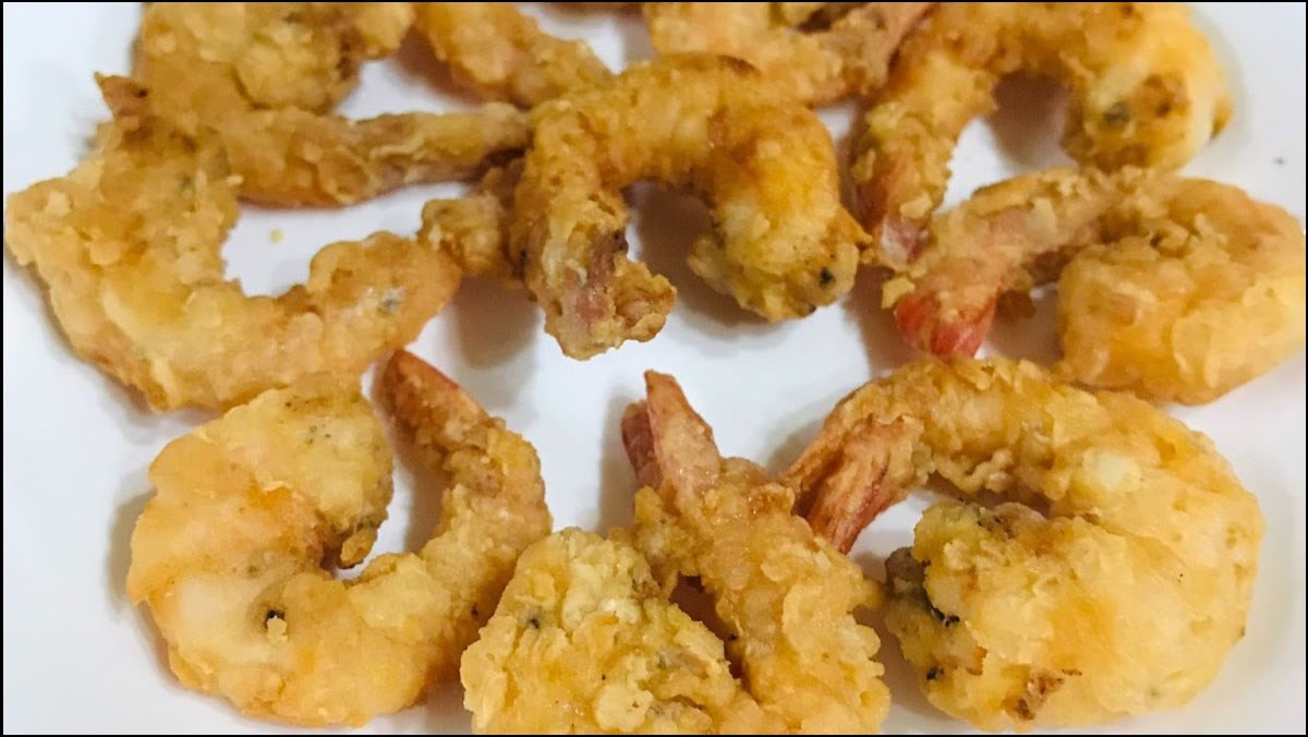Bánh tôm chiên bột mì vàng giòn hấp dẫn