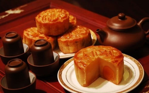 Bánh trung thu đã định hình, sẵn sàng cho quy trình nướng