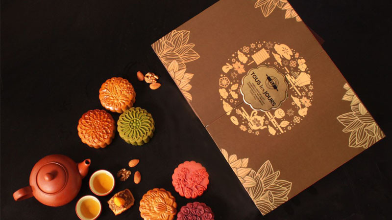 Bánh trung thu Tous Les Jours với phong cách Hàn Quốc hiện đại và thanh lịch.