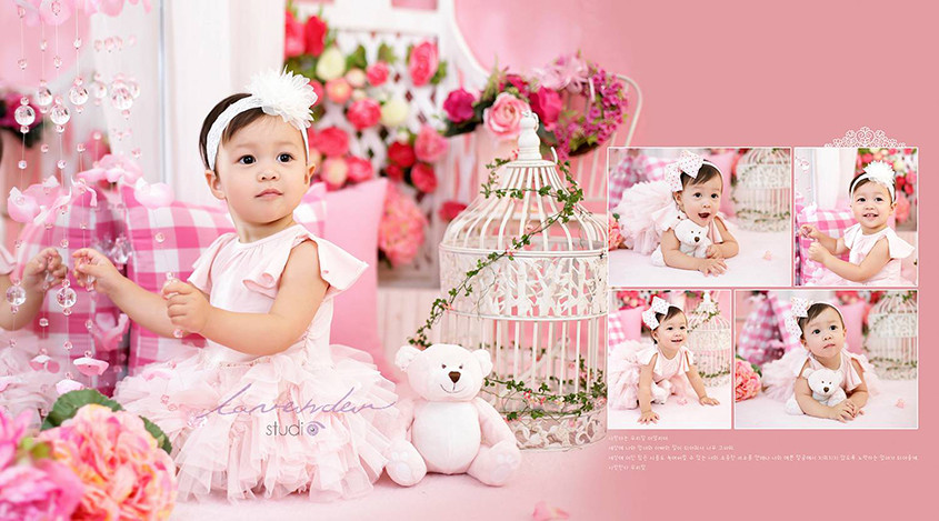 bé gái diện váy hồng tạo dáng dễ thương trong studio, concept chụp ảnh sinh nhật màu hồng