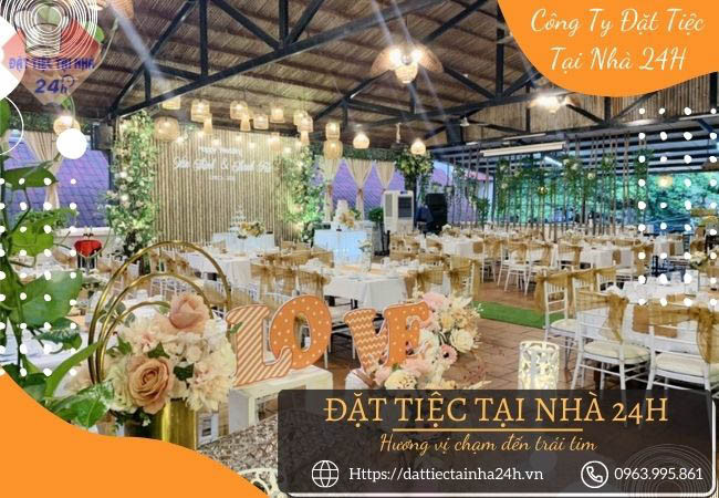 Bé gái vui đùa trong không gian xanh tại Vườn Quê, phù hợp tổ chức tiệc sinh nhật cho bé