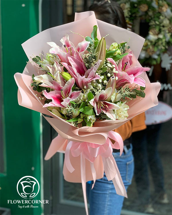 bó hoa ly trắng thanh lịch phù hợp đặt hoa sinh nhật người lớn tuổi