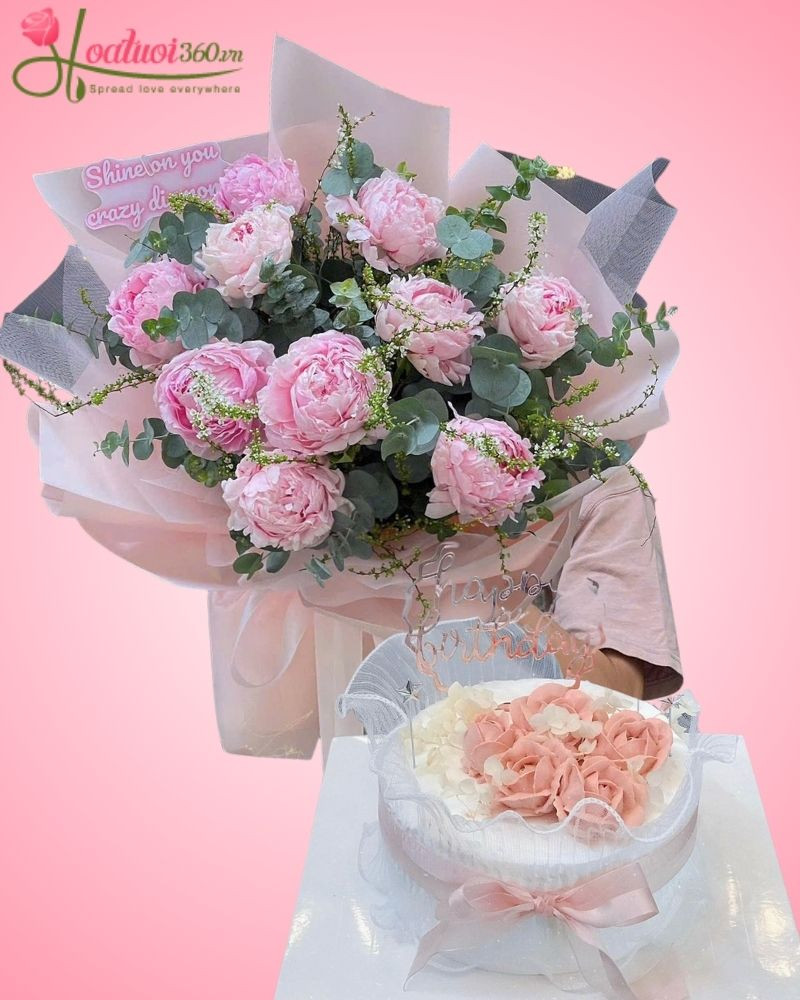 Bó hoa mẫu đơn lộng lẫy và bánh kem tinh xảo
