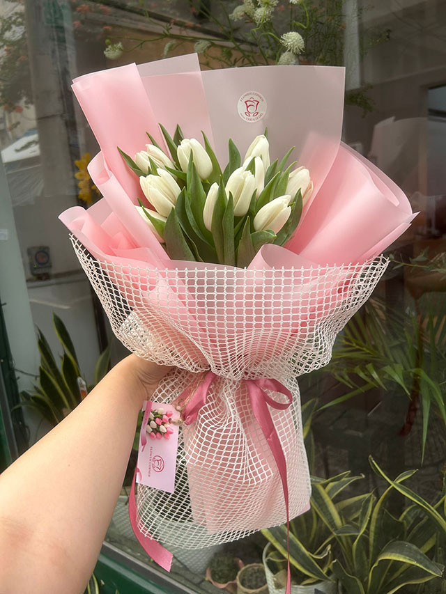 bó hoa tulip trắng tinh tế làm quà đặt hoa sinh nhật