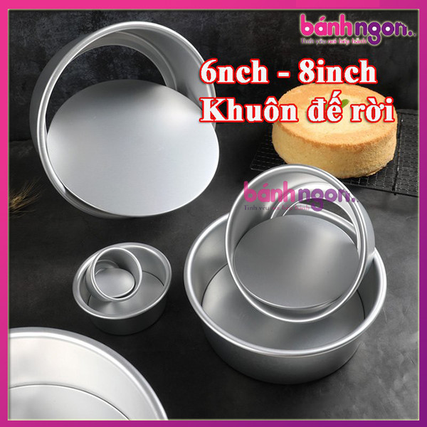 Bộ khuôn làm bánh bông lan đa dạng kích thước, cạnh chiếc bánh bông lan hoàn chỉnh