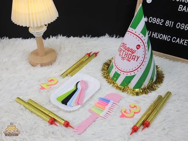 Bộ phụ kiện tặng kèm cho bánh sinh nhật vương miện công chúa