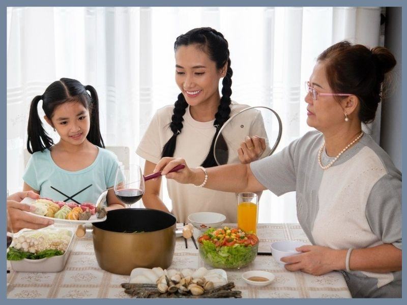 Bữa ăn ấm cúng tự tay chuẩn bị là món quà tặng sinh nhật mẹ 40 tuổi đầy ý nghĩa
