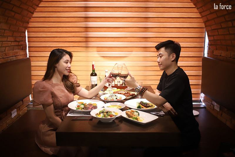 Buổi hẹn hò lãng mạn là quà sinh nhật chồng tạo kỷ niệm