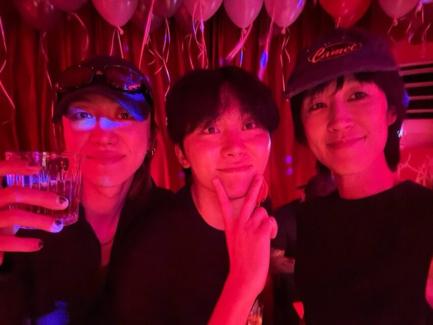 Các thành viên SEVENTEEN mừng sinh nhật G Dragon
