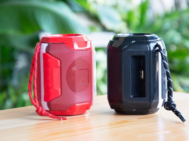Chiếc loa Bluetooth di động, một ý tưởng quà tặng sinh nhật bạn trai thích âm nhạc và sự tiện lợi.