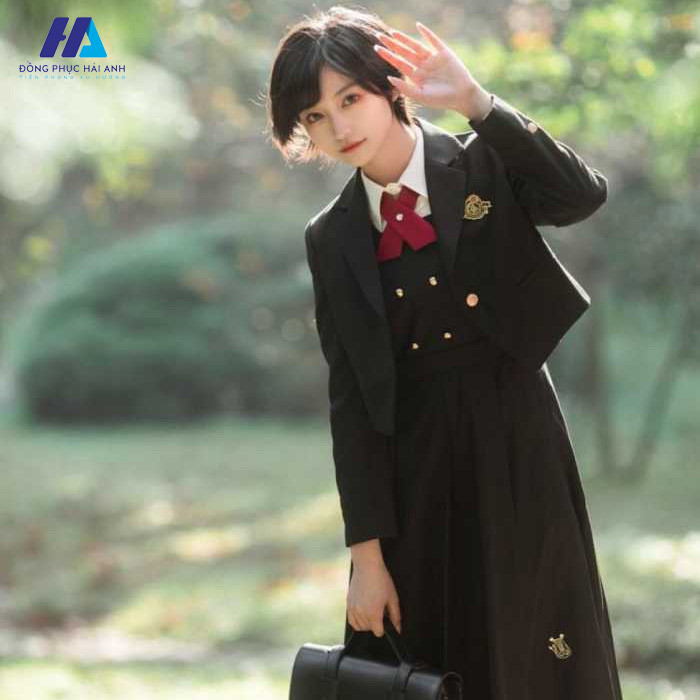 Đồng phục học sinh Nhật Bản với áo khoác Eton không cổ, phối cùng váy nữ sinh