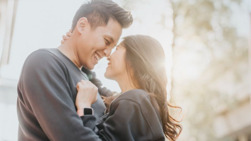 Gia đình nhỏ hạnh phúc quây quần mừng sinh nhật ông xã