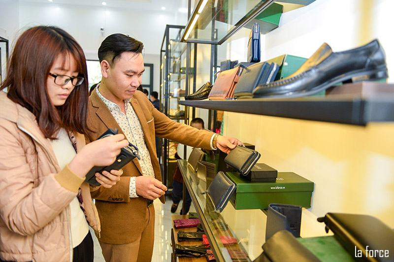Giày da làm quà sinh nhật chồng