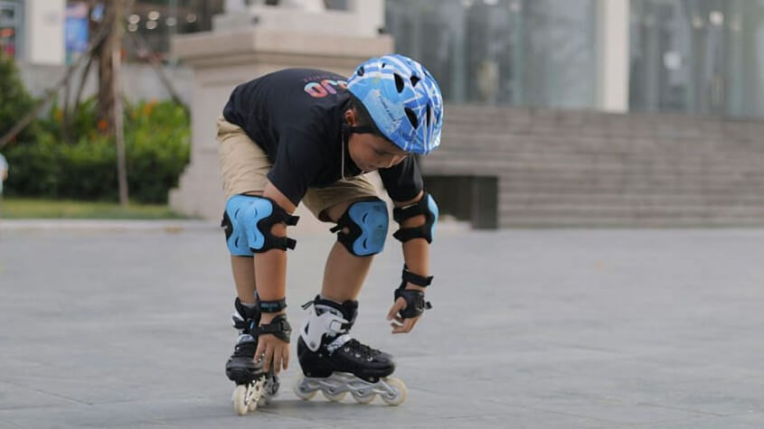 Giày patin cho bé trai 10 tuổi