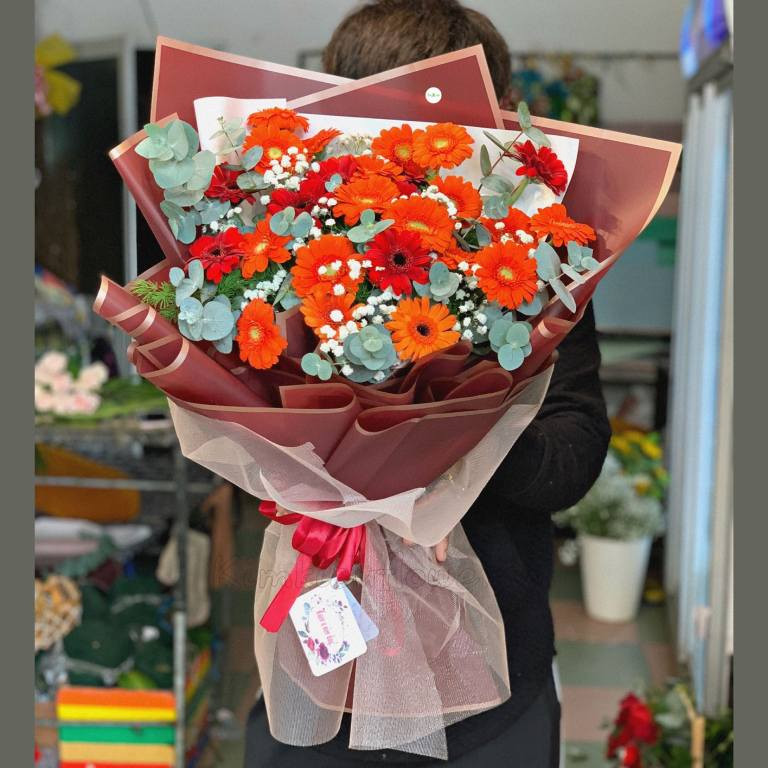 Giỏ hoa đồng tiền rực rỡ, tượng trưng cho phú quý và may mắn, quà hoa chúc mừng sinh nhật bạn ý nghĩa