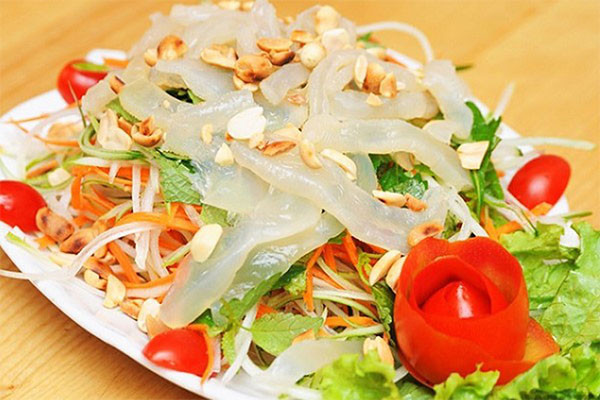 Gỏi sứa rau thơm thanh mát