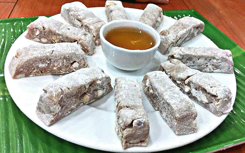 Hình ảnh bánh chè lam đặc sản thưởng thức cùng trà