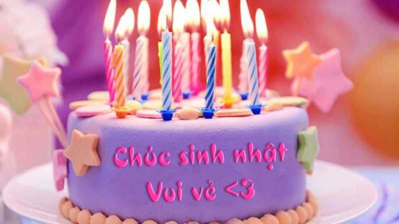 Hình ảnh chúc mừng sinh nhật với bánh kem và nến lung linh