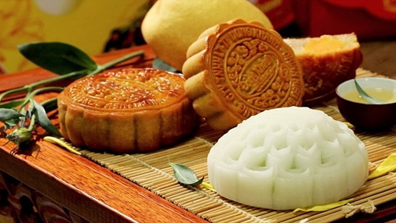 Hộp bánh trung thu sang trọng, biểu tượng của tình thân và sự đoàn tụ