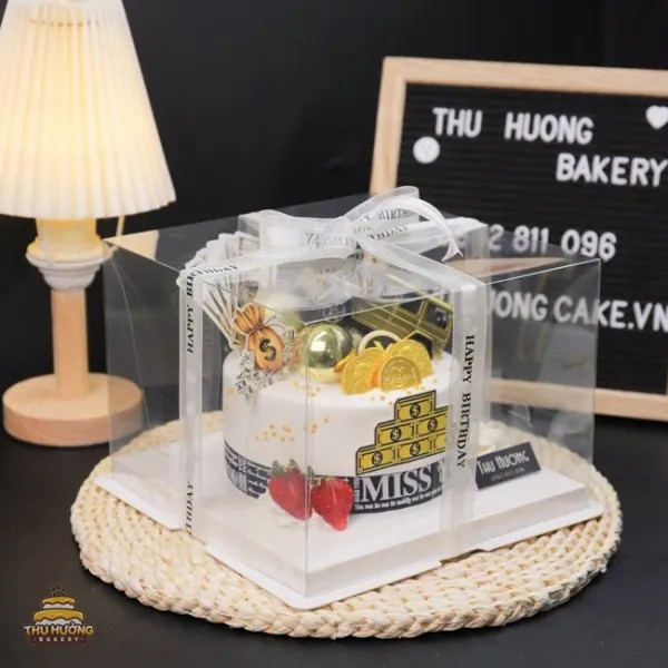 Hộp mica trong suốt đựng bánh sinh nhật vương miện công chúa sang trọng